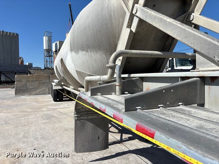 image for item FP3000 2006 Heil pneumatic dry bulk trailer