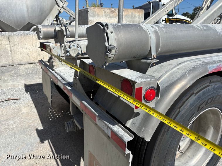 image for item FP3000 2006 Heil pneumatic dry bulk trailer