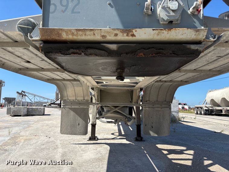image for item FP3000 2006 Heil pneumatic dry bulk trailer