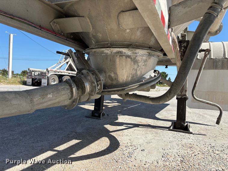 image for item FP3000 2006 Heil pneumatic dry bulk trailer