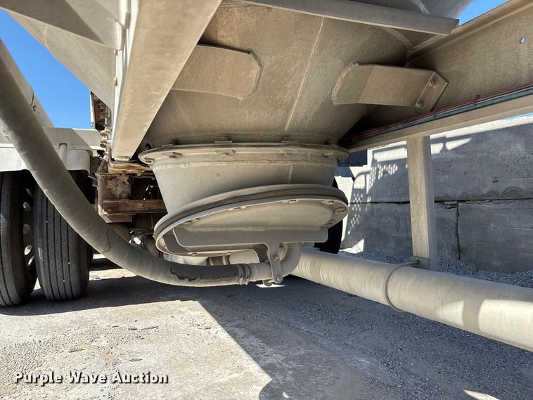 image for item FP3000 2006 Heil pneumatic dry bulk trailer