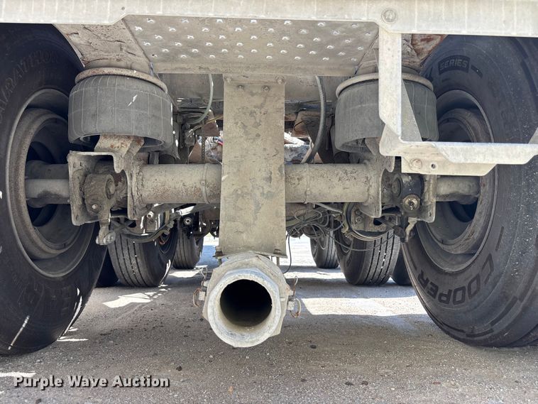 image for item FP3000 2006 Heil pneumatic dry bulk trailer