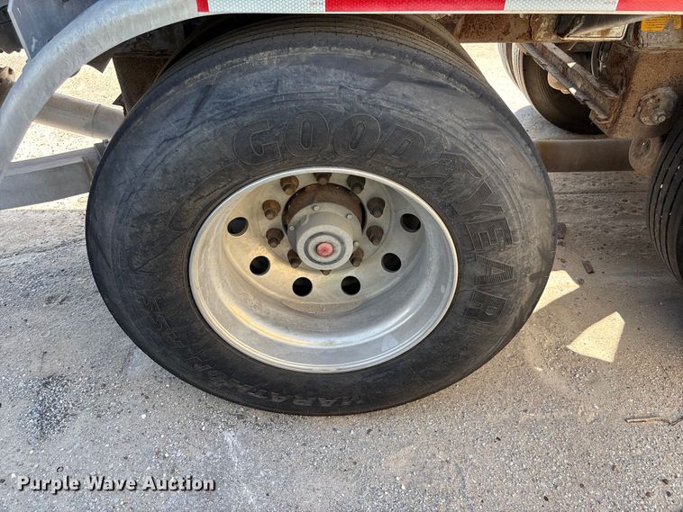 image for item FP3000 2006 Heil pneumatic dry bulk trailer