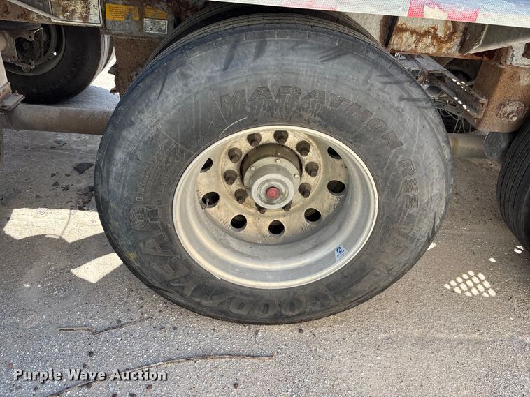image for item FP3000 2006 Heil pneumatic dry bulk trailer