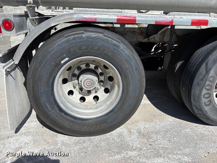 image for item FP3000 2006 Heil pneumatic dry bulk trailer