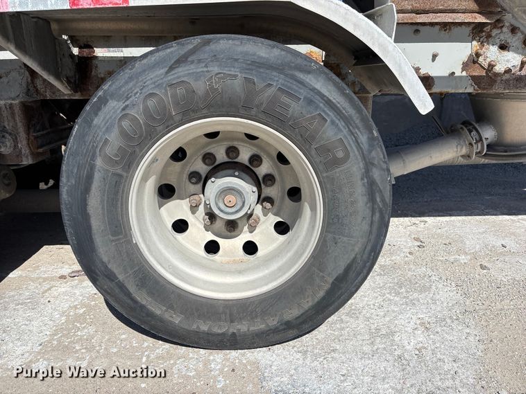image for item FP3000 2006 Heil pneumatic dry bulk trailer