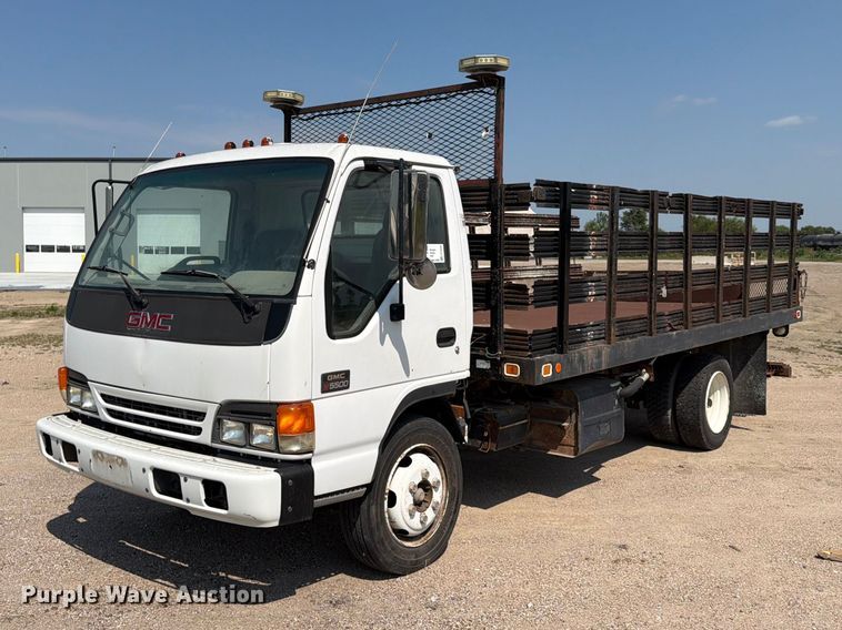 2001 GMC W5500 flatbed truck