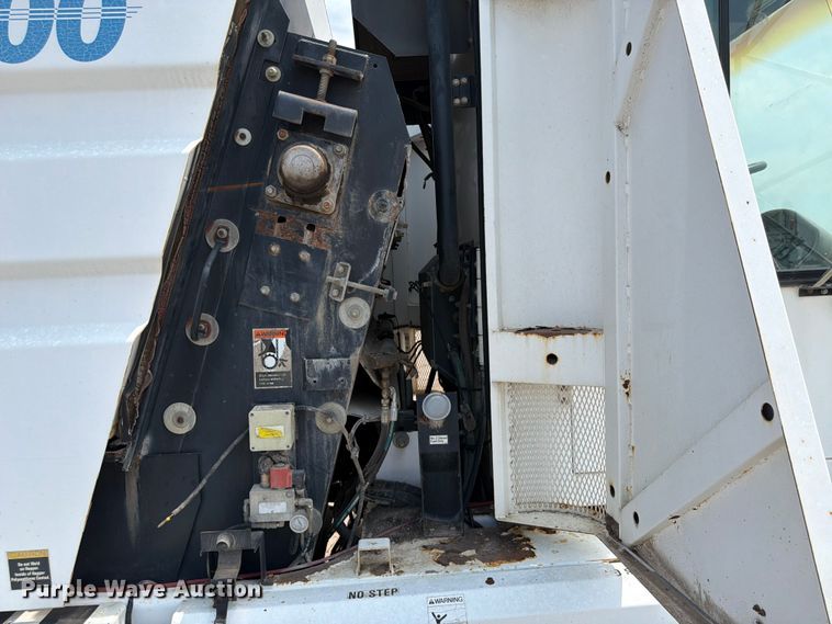 image for item FP3011 2001 Johnston M4 street sweeper