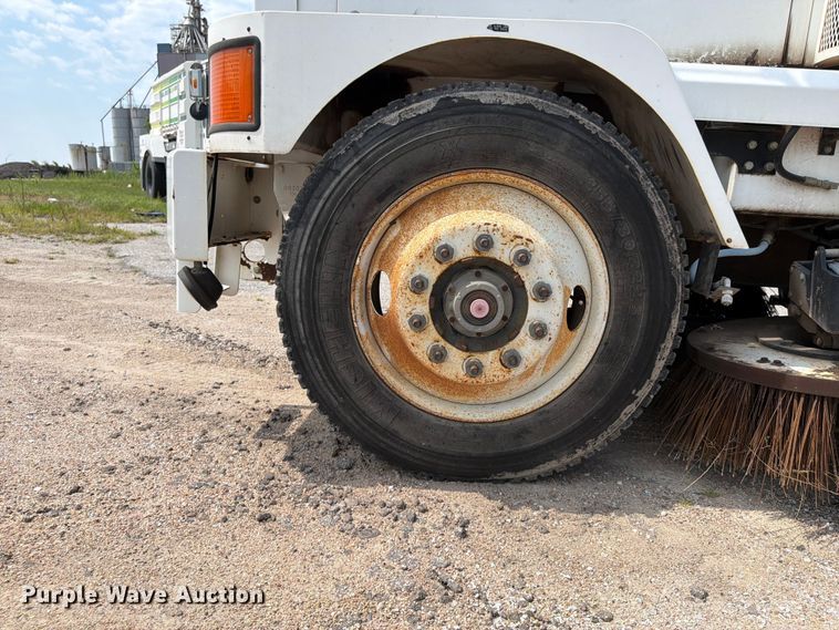 image for item FP3011 2001 Johnston M4 street sweeper