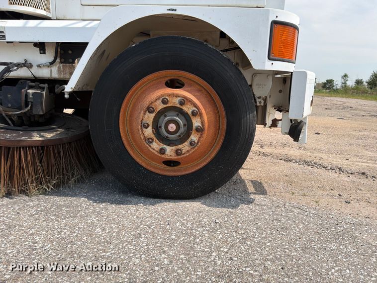 image for item FP3011 2001 Johnston M4 street sweeper
