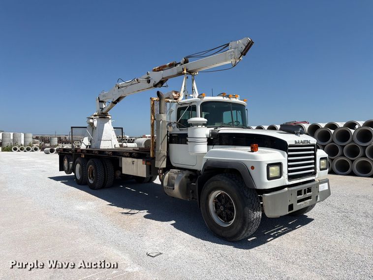 image for item FP4000 2001 Mack RD680S crane truck