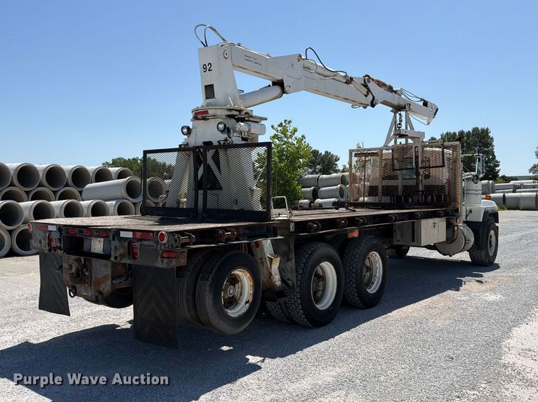 image for item FP4000 2001 Mack RD680S crane truck