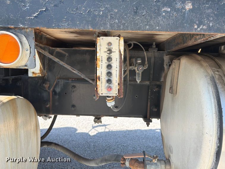 image for item FP4000 2001 Mack RD680S crane truck