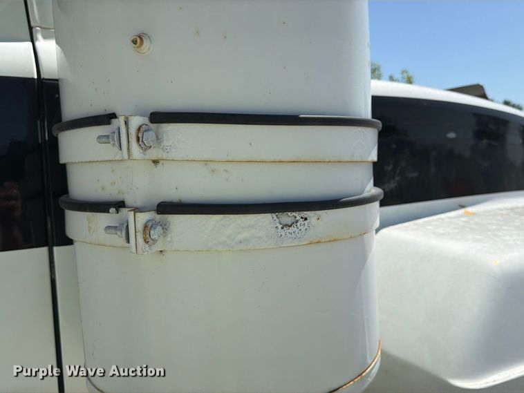 image for item FP4000 2001 Mack RD680S crane truck