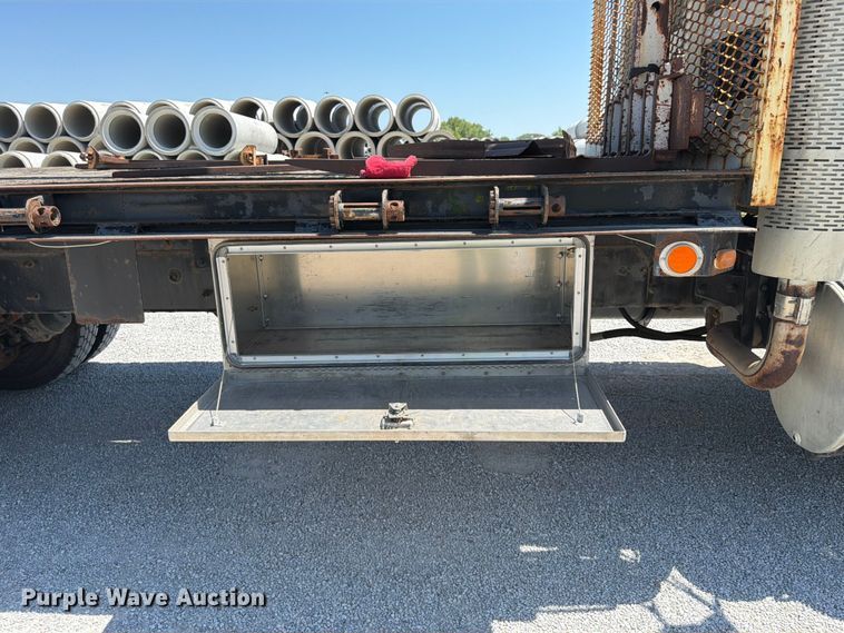 image for item FP4000 2001 Mack RD680S crane truck