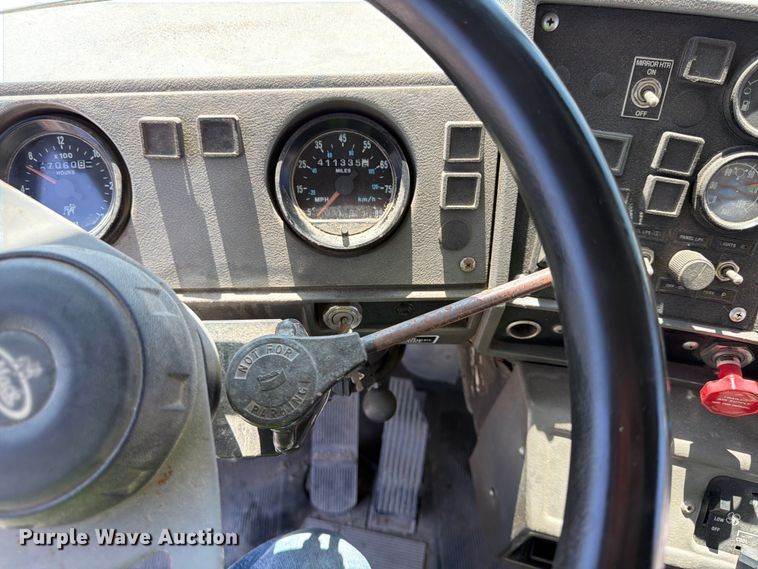 image for item FP4000 2001 Mack RD680S crane truck