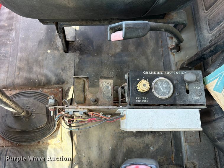 image for item FP4000 2001 Mack RD680S crane truck