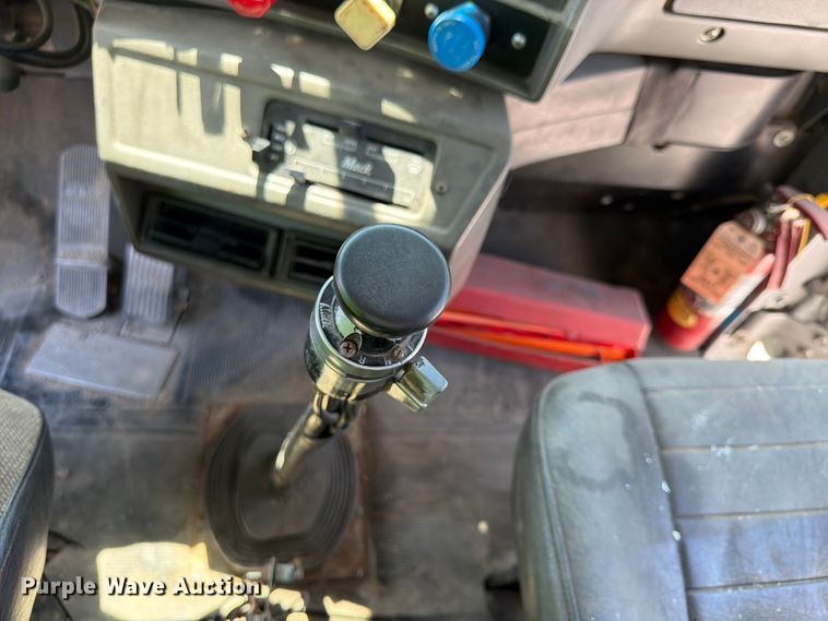 image for item FP4000 2001 Mack RD680S crane truck