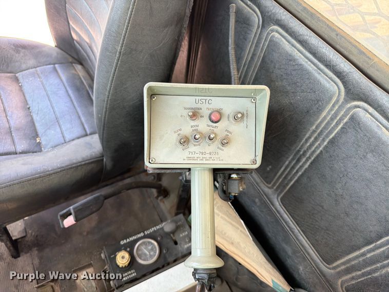 image for item FP4000 2001 Mack RD680S crane truck