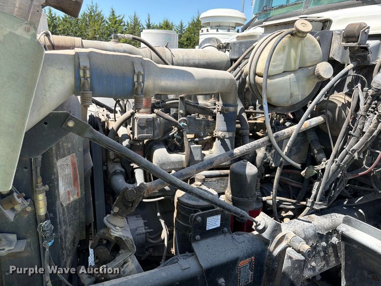 image for item FP4000 2001 Mack RD680S crane truck