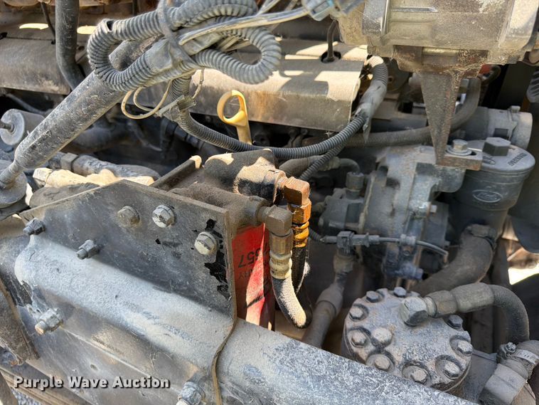 image for item FP4000 2001 Mack RD680S crane truck