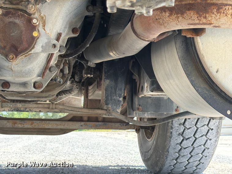 image for item FP4000 2001 Mack RD680S crane truck