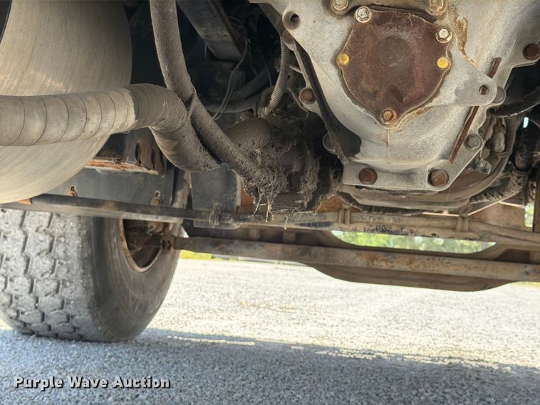 image for item FP4000 2001 Mack RD680S crane truck