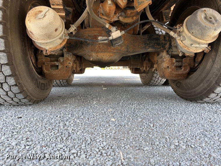 image for item FP4000 2001 Mack RD680S crane truck