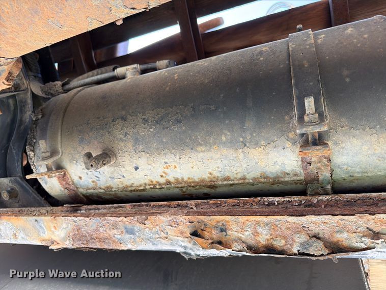 image for item FP4000 2001 Mack RD680S crane truck