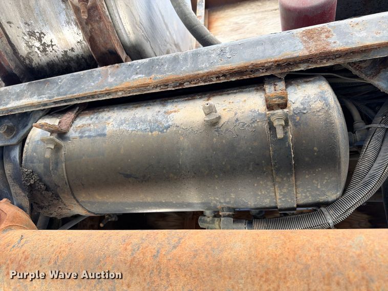 image for item FP4000 2001 Mack RD680S crane truck