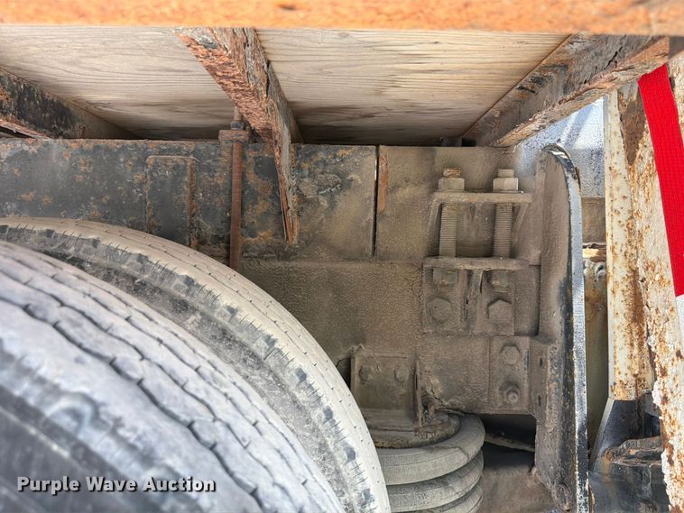 image for item FP4000 2001 Mack RD680S crane truck