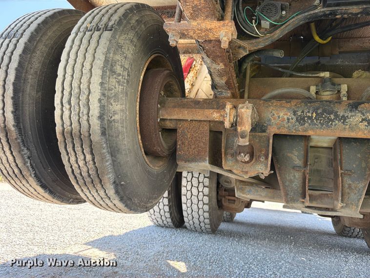 image for item FP4000 2001 Mack RD680S crane truck