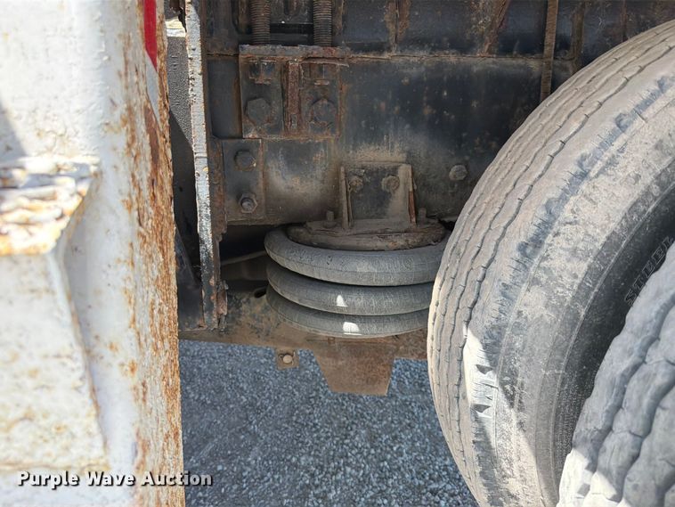 image for item FP4000 2001 Mack RD680S crane truck