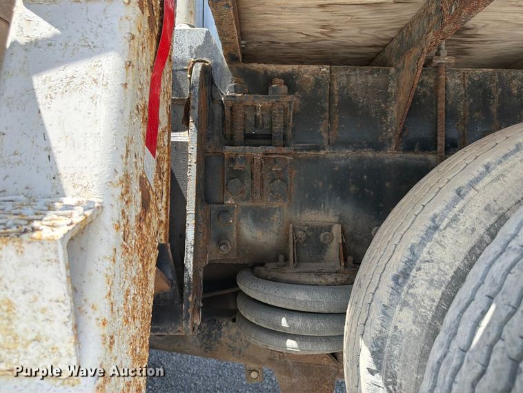image for item FP4000 2001 Mack RD680S crane truck
