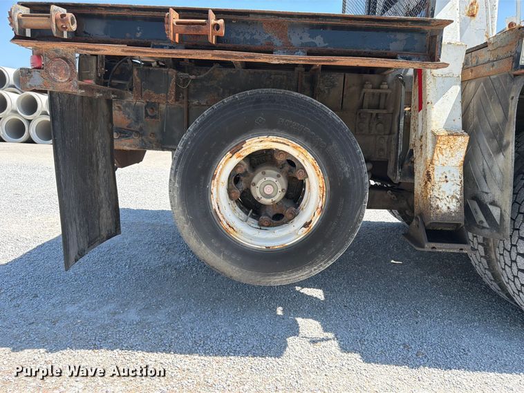 image for item FP4000 2001 Mack RD680S crane truck