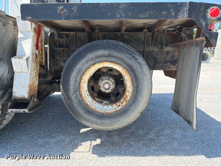 image for item FP4000 2001 Mack RD680S crane truck