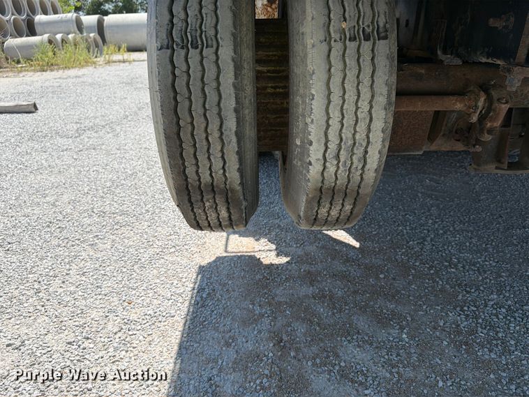 image for item FP4000 2001 Mack RD680S crane truck