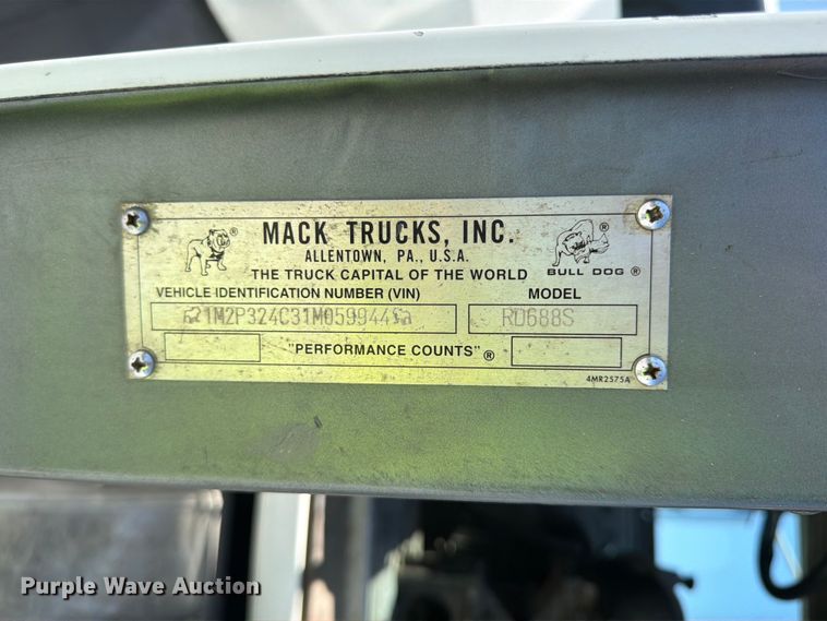 image for item FP4000 2001 Mack RD680S crane truck