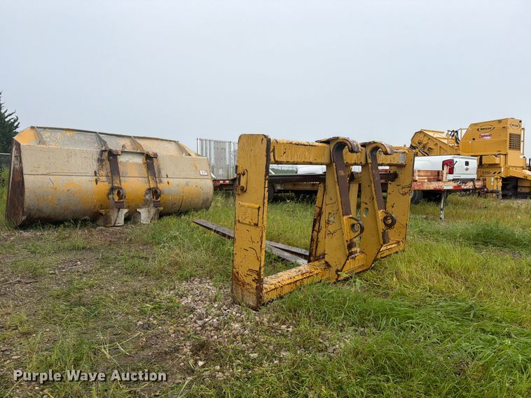 image for item FP4001 Caterpillar wheel loader forks