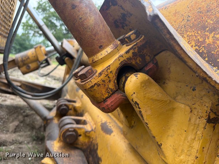 image for item FP4017 1983 Caterpillar D6D dozer