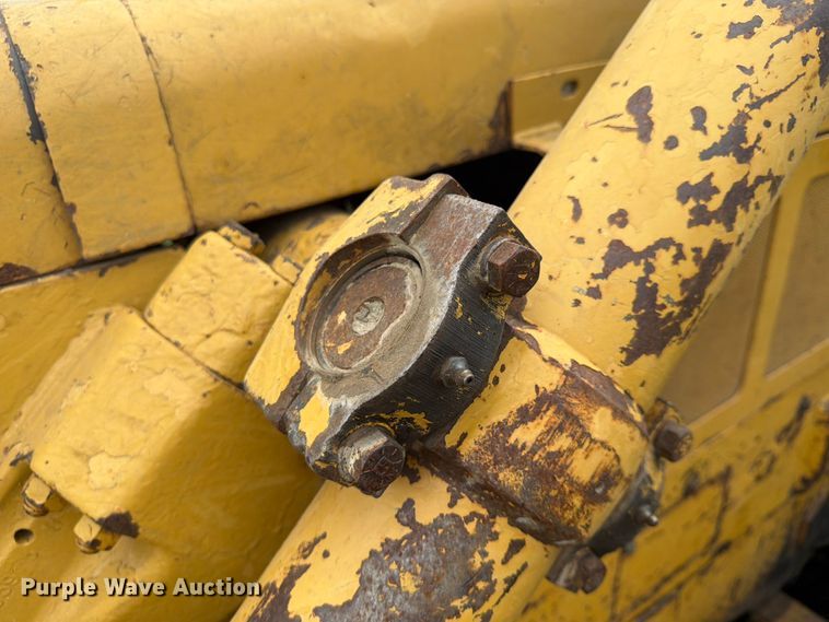 image for item FP4017 1983 Caterpillar D6D dozer