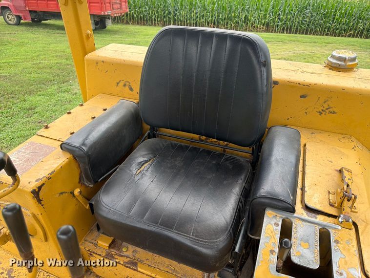 image for item FP4017 1983 Caterpillar D6D dozer