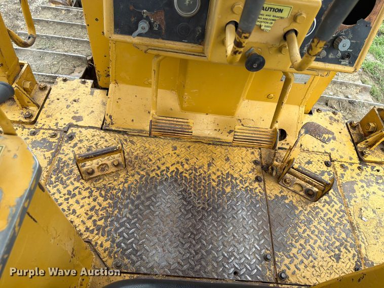 image for item FP4017 1983 Caterpillar D6D dozer