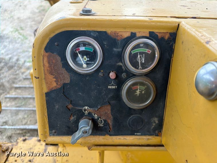 image for item FP4017 1983 Caterpillar D6D dozer