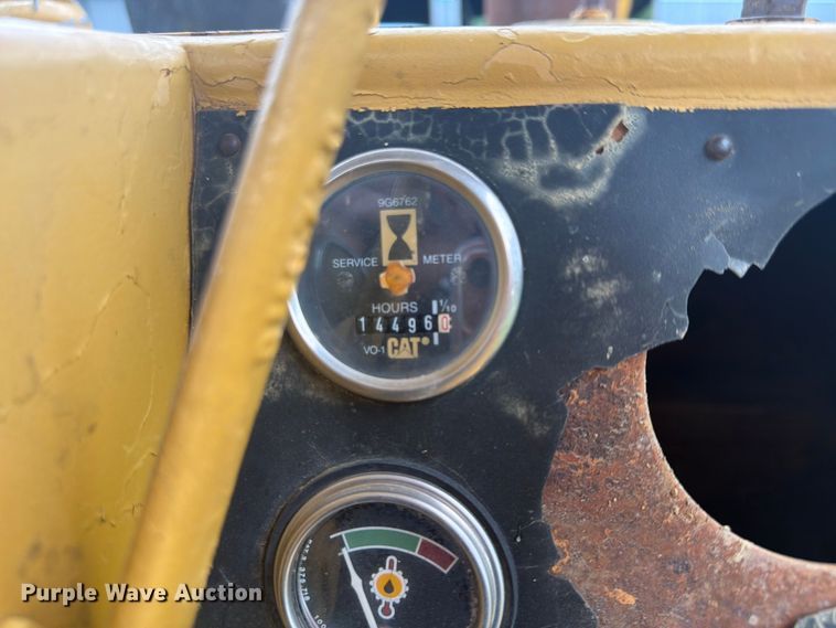 image for item FP4017 1983 Caterpillar D6D dozer