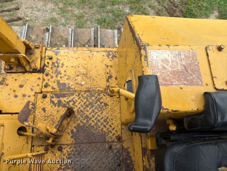image for item FP4017 1983 Caterpillar D6D dozer