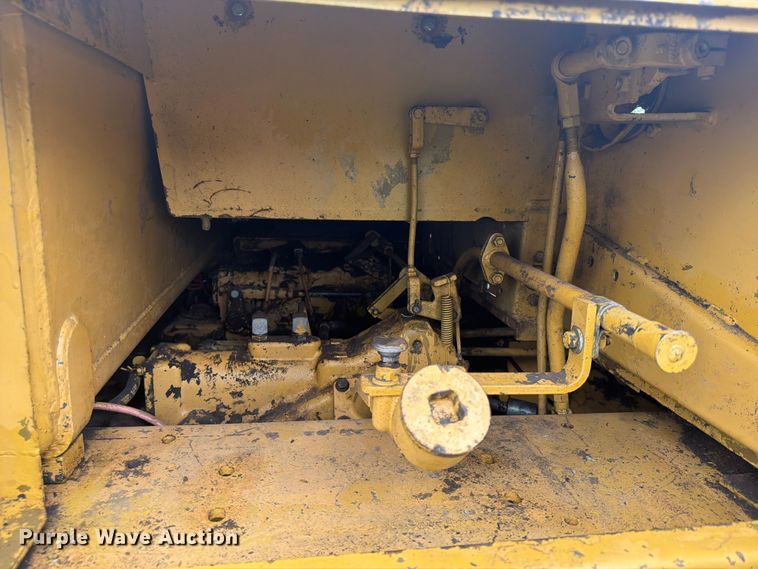 image for item FP4017 1983 Caterpillar D6D dozer