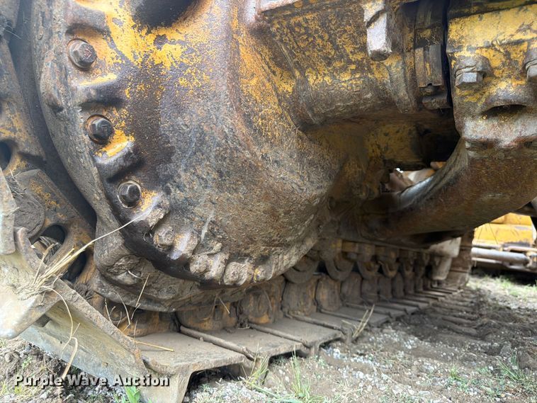 image for item FP4017 1983 Caterpillar D6D dozer
