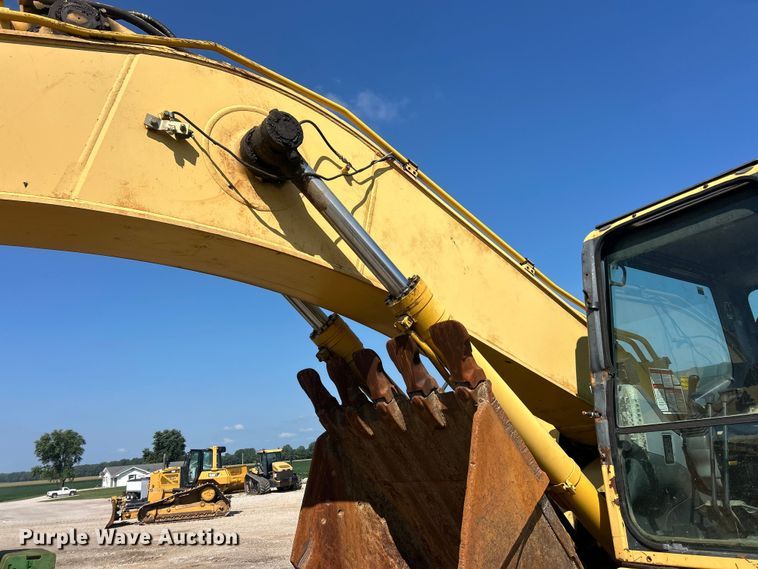 image for item FT6080 2005 Komatsu PC300LC-7L excavator