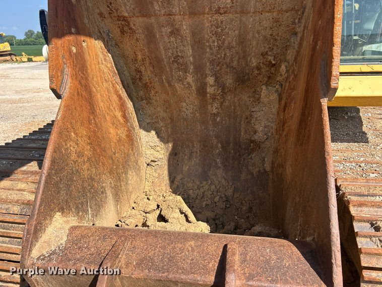 image for item FT6080 2005 Komatsu PC300LC-7L excavator